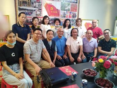 湖北省古玩和艺术品商会一行来《红色映像》革命老区行做文化交流